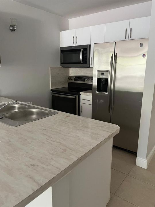 For Rent: $1,425 (1 beds, 1 baths, 619 Square Feet)