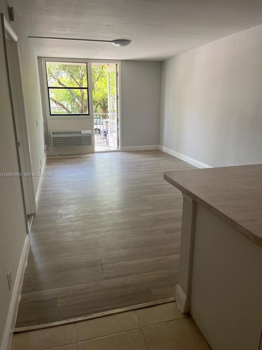 For Rent: $1,425 (1 beds, 1 baths, 619 Square Feet)