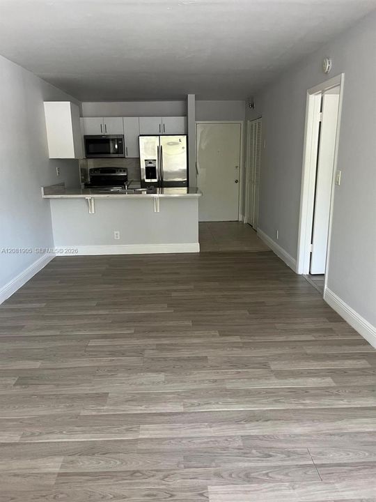 For Rent: $1,425 (1 beds, 1 baths, 619 Square Feet)