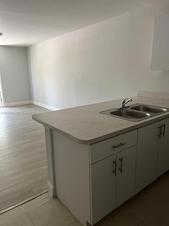 For Rent: $1,425 (1 beds, 1 baths, 619 Square Feet)