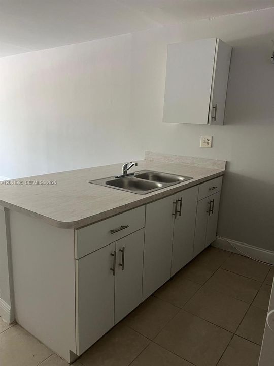 For Rent: $1,425 (1 beds, 1 baths, 619 Square Feet)