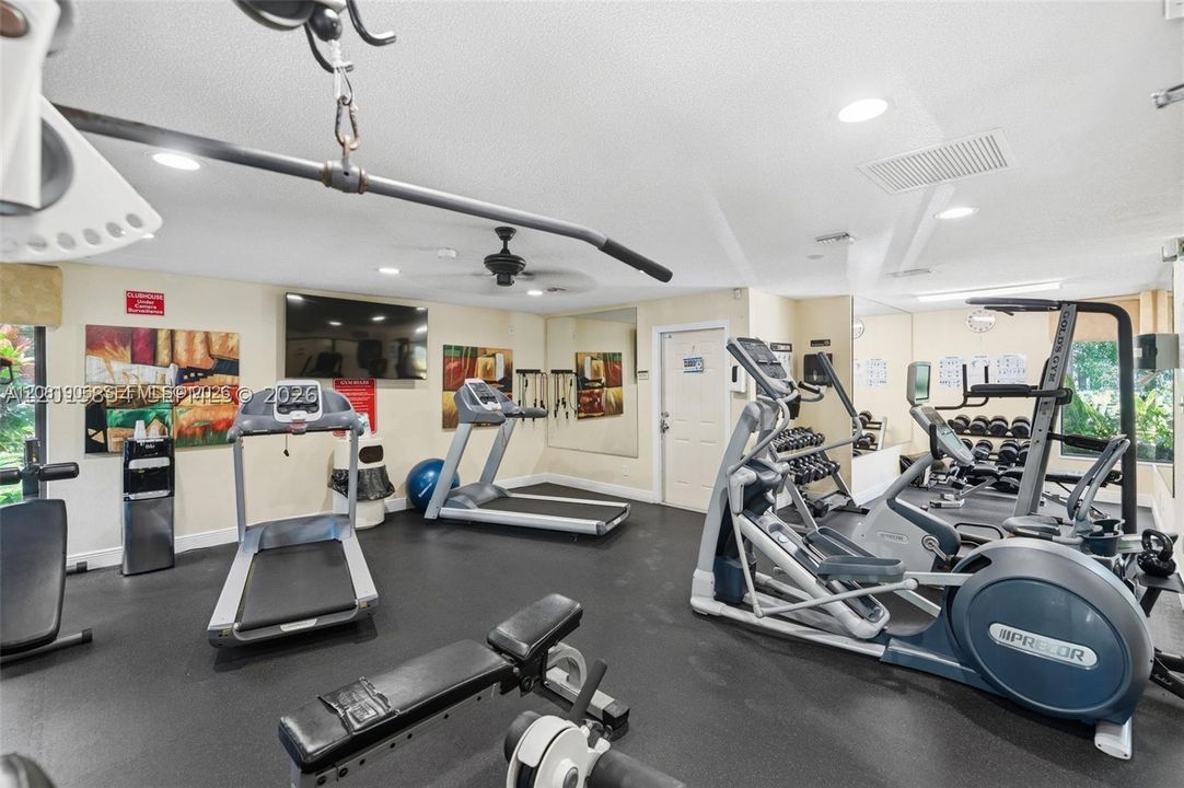 For Rent: $1,900 (1 beds, 1 baths, 777 Square Feet)