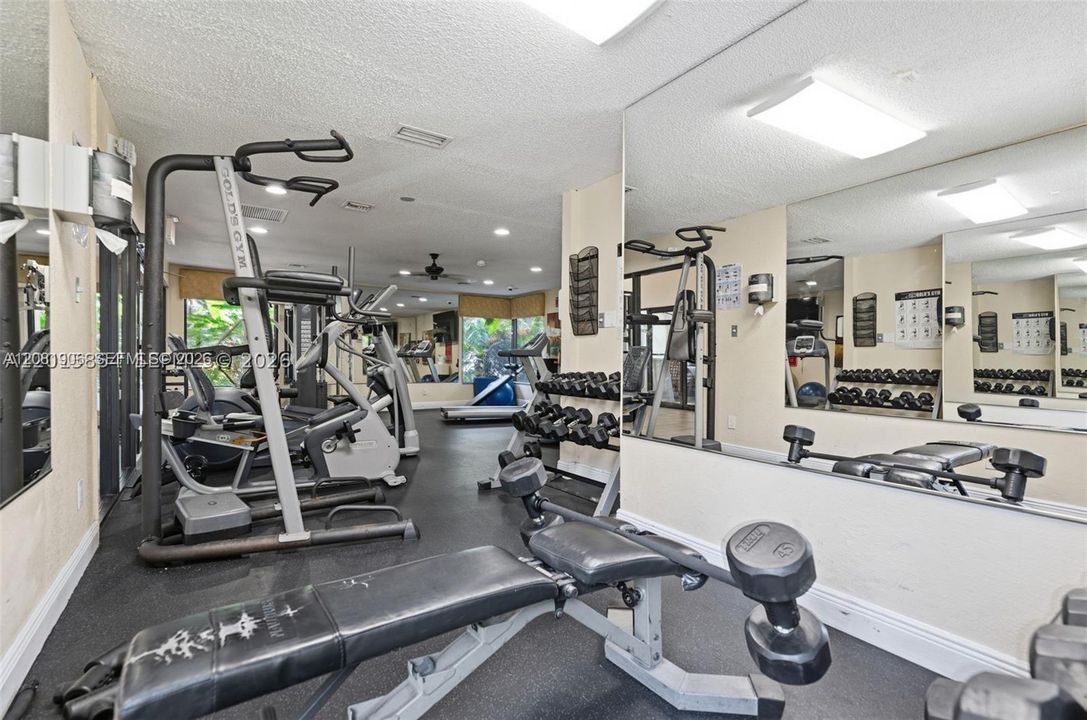For Rent: $1,900 (1 beds, 1 baths, 777 Square Feet)