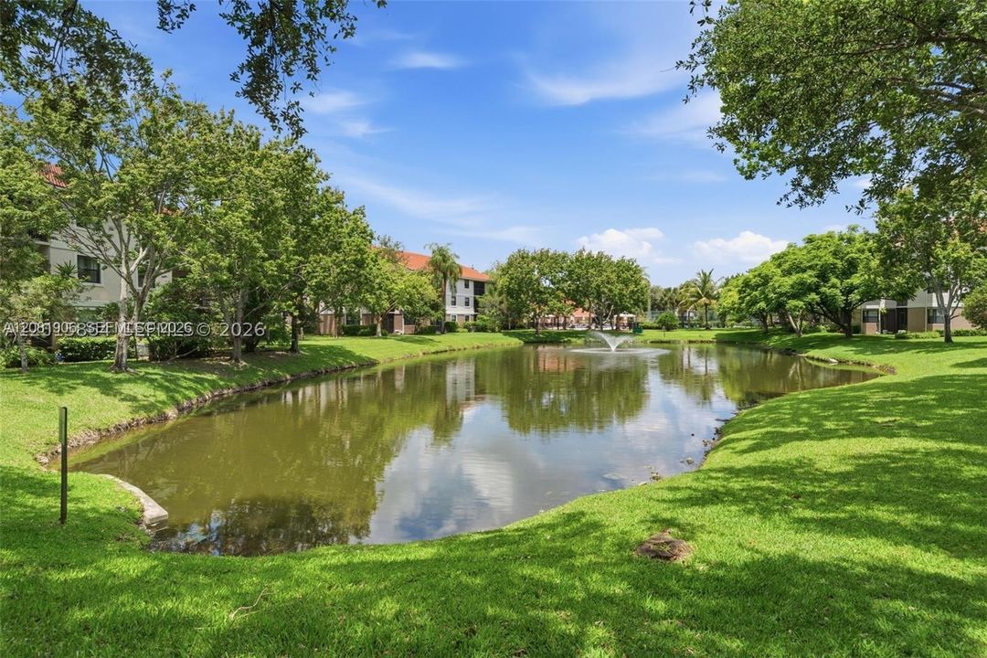 For Rent: $1,900 (1 beds, 1 baths, 777 Square Feet)