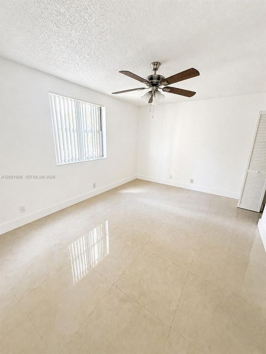 For Rent: $1,900 (1 beds, 1 baths, 777 Square Feet)