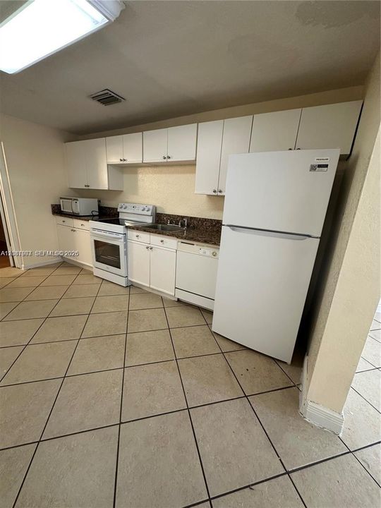 В аренду: $2,600 (3 спален, 1 ванн, 1749 Квадратных фут)