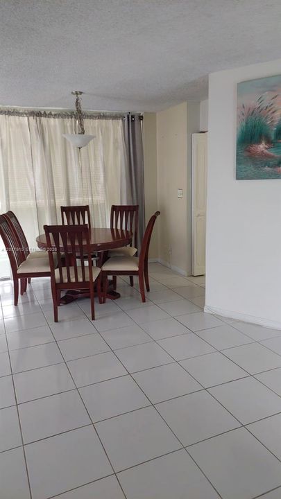 На продажу: $118,000 (2 спален, 2 ванн, 1160 Квадратных фут)
