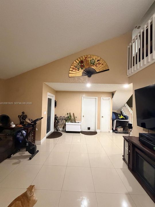 En Venta: $689,000 (4 camas, 2 baños, 2099 Pies cuadrados)