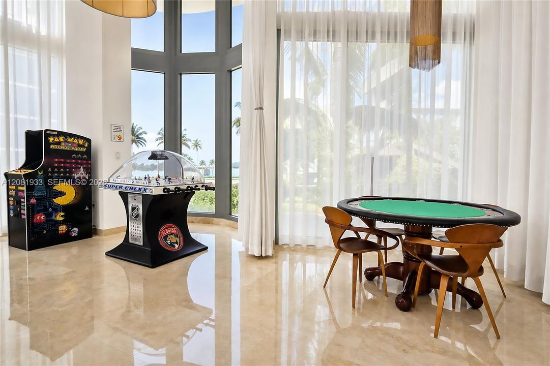 В аренду: $12,000 (3 спален, 3 ванн, 2084 Квадратных фут)