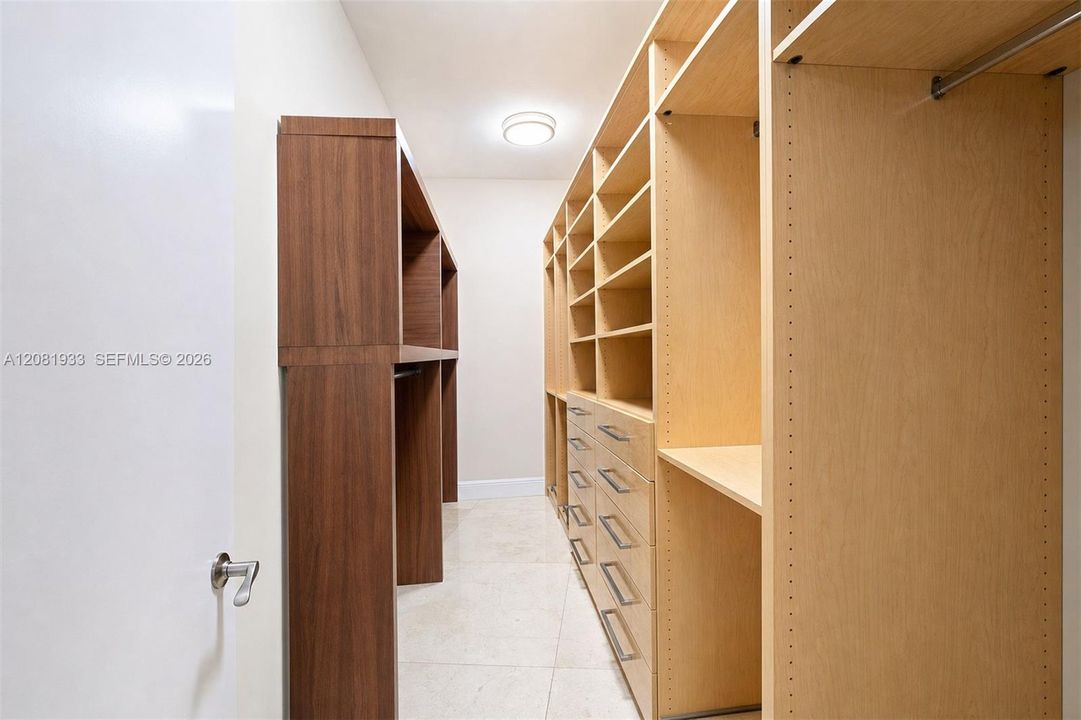 В аренду: $12,000 (3 спален, 3 ванн, 2084 Квадратных фут)