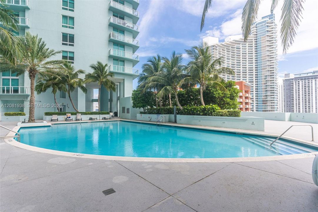 For Sale: $535,000 (2 beds, 2 baths, 1180 Square Feet)