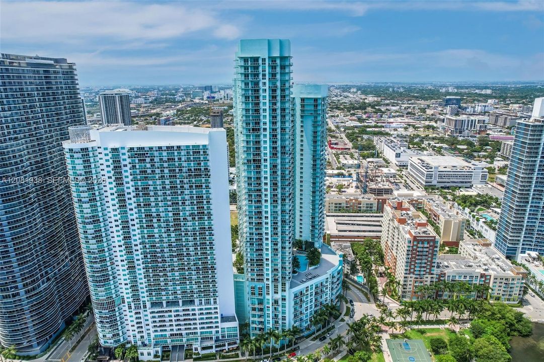 For Sale: $535,000 (2 beds, 2 baths, 1180 Square Feet)