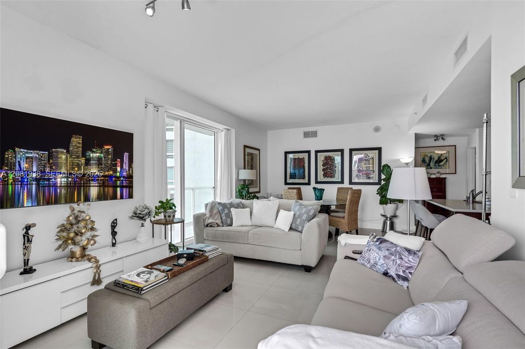 For Sale: $535,000 (2 beds, 2 baths, 1180 Square Feet)