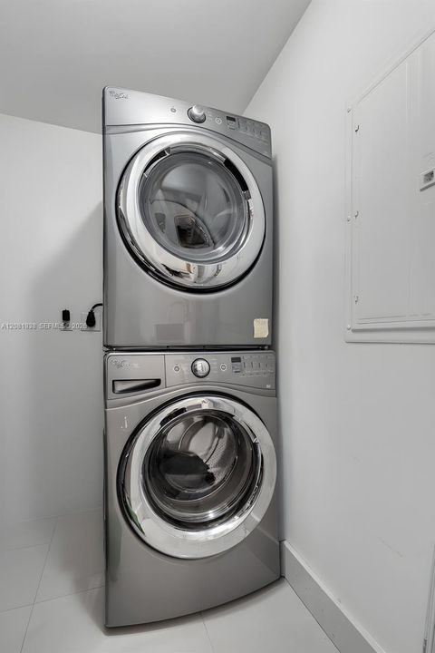 For Sale: $535,000 (2 beds, 2 baths, 1180 Square Feet)