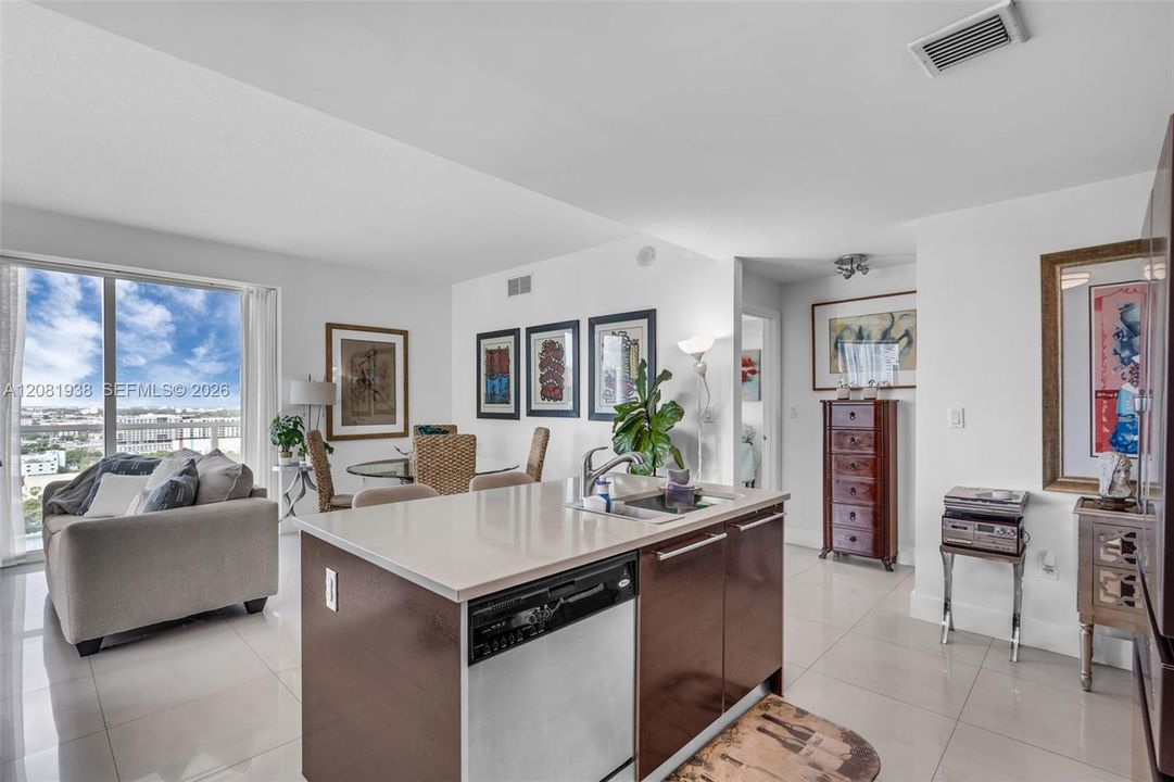 For Sale: $535,000 (2 beds, 2 baths, 1180 Square Feet)