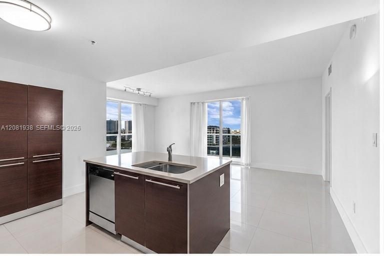For Sale: $535,000 (2 beds, 2 baths, 1180 Square Feet)