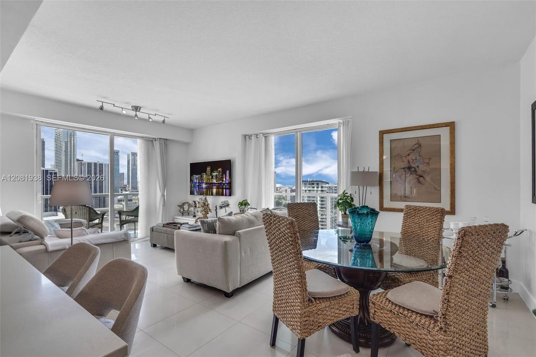 For Sale: $535,000 (2 beds, 2 baths, 1180 Square Feet)