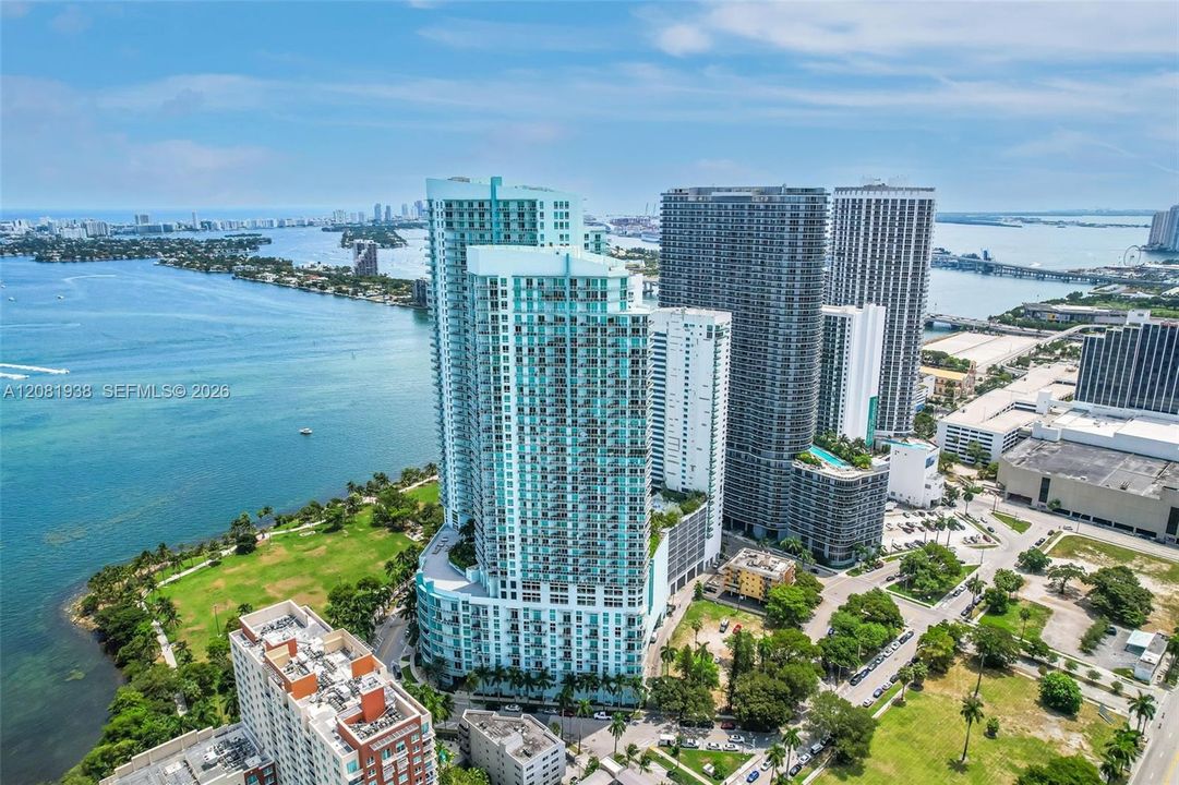 For Sale: $535,000 (2 beds, 2 baths, 1180 Square Feet)
