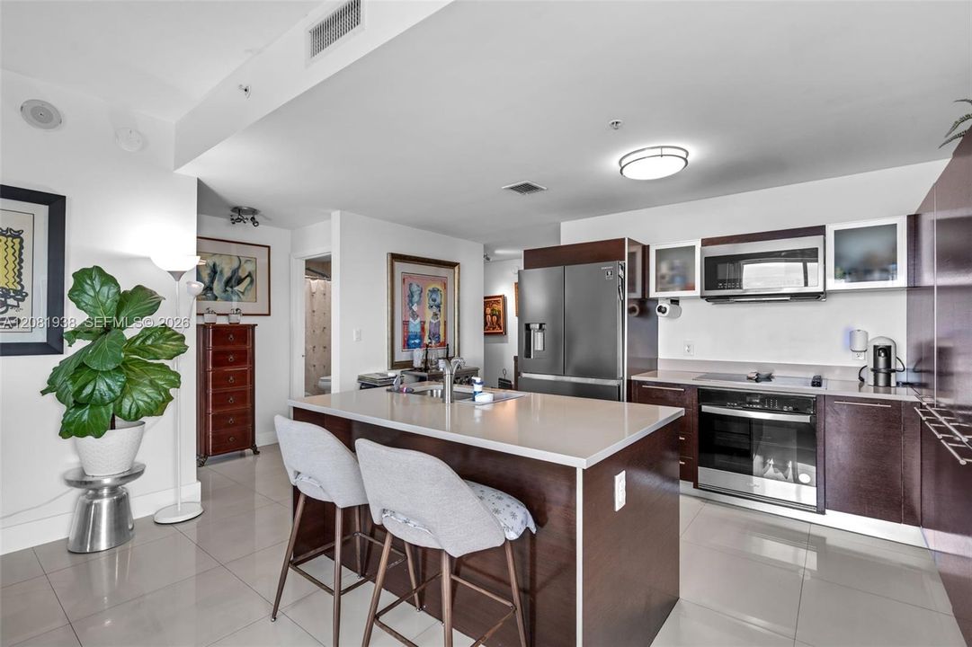 For Sale: $535,000 (2 beds, 2 baths, 1180 Square Feet)