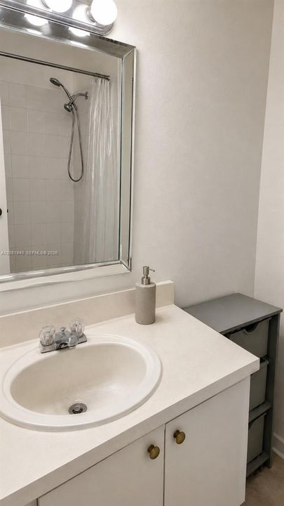 В аренду: $2,000 (2 спален, 2 ванн, 1417 Квадратных фут)