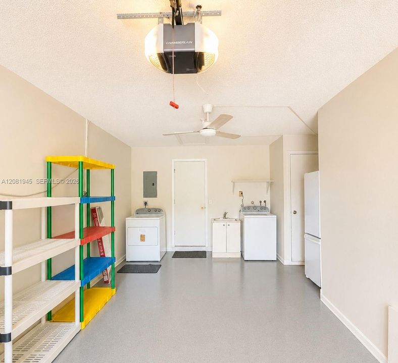 For Sale: $350,000 (2 beds, 2 baths, 1456 Square Feet)