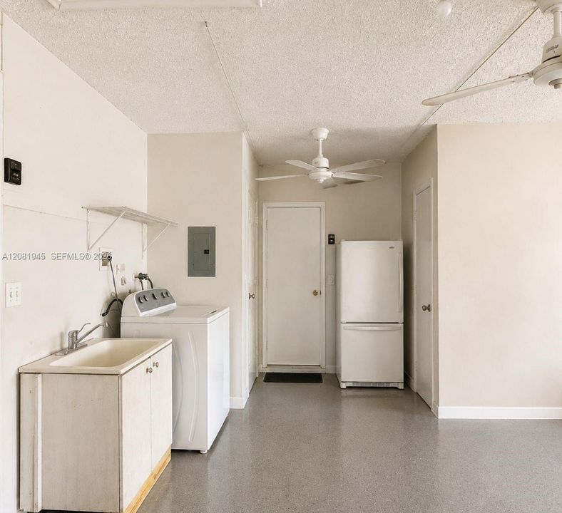 For Sale: $350,000 (2 beds, 2 baths, 1456 Square Feet)