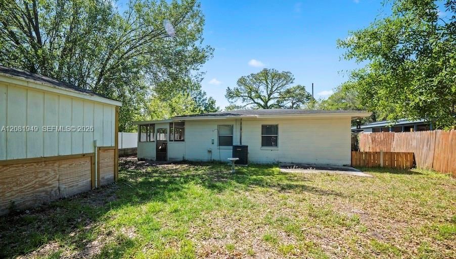 For Sale: $240,000 (2 beds, 1 baths, 1166 Square Feet)