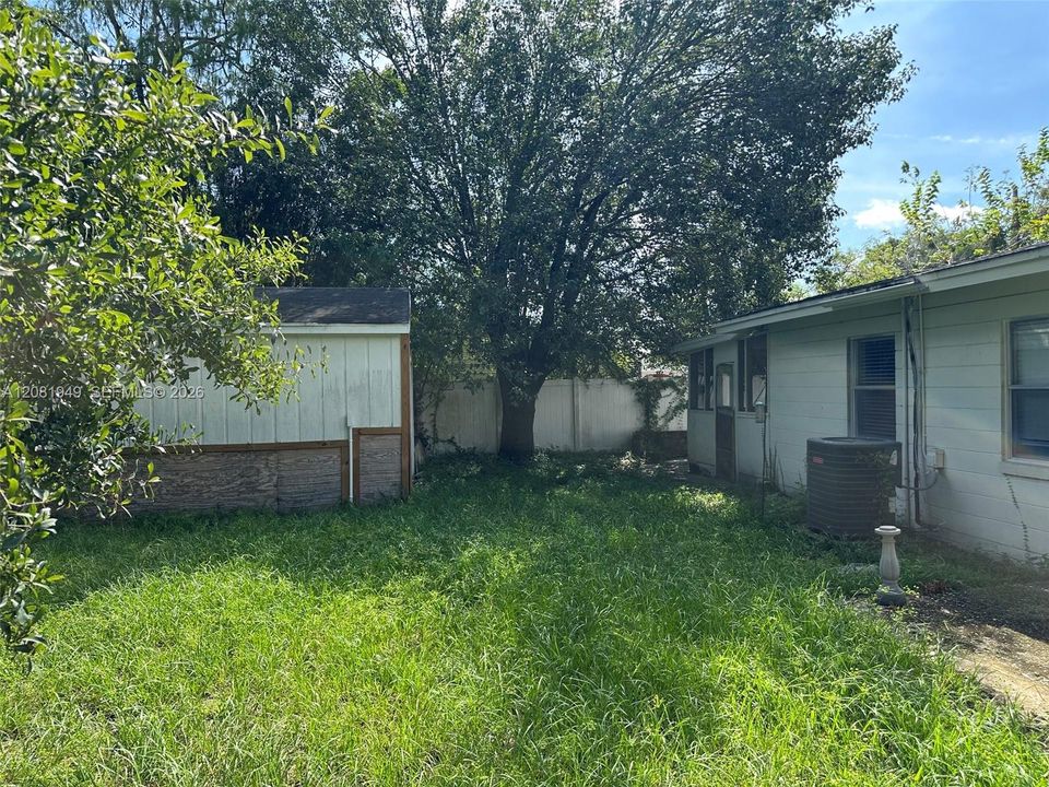 For Sale: $240,000 (2 beds, 1 baths, 1166 Square Feet)