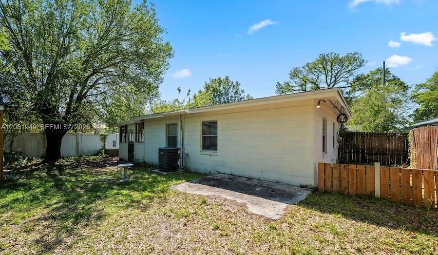 For Sale: $240,000 (2 beds, 1 baths, 1166 Square Feet)