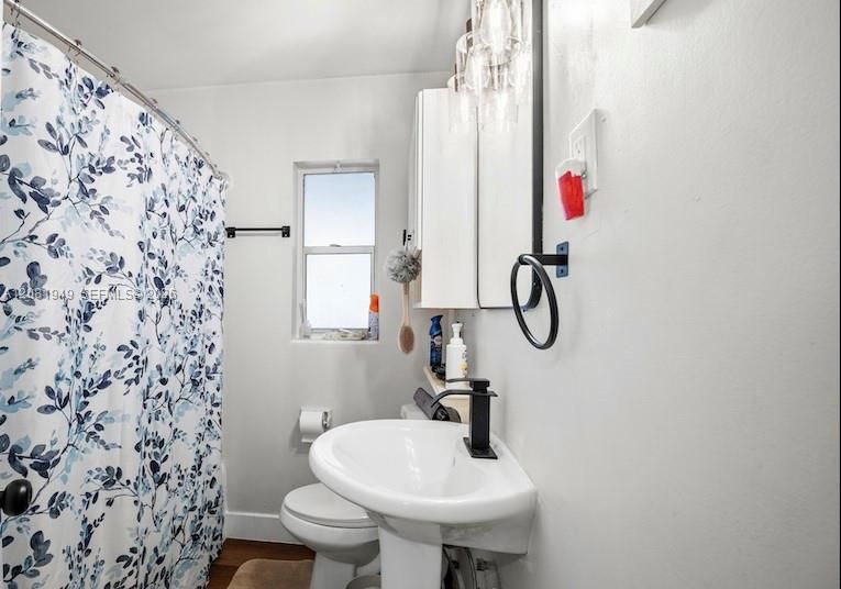 For Sale: $240,000 (2 beds, 1 baths, 1166 Square Feet)