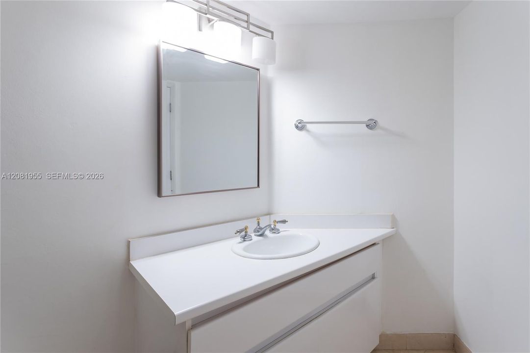 For Sale: $1,550,000 (3 beds, 2 baths, 1820 Square Feet)