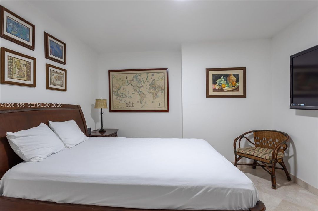 For Sale: $1,550,000 (3 beds, 2 baths, 1820 Square Feet)