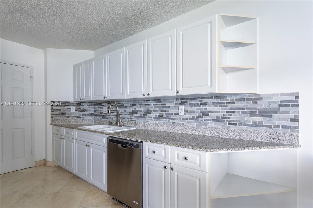 For Sale: $1,550,000 (3 beds, 2 baths, 1820 Square Feet)