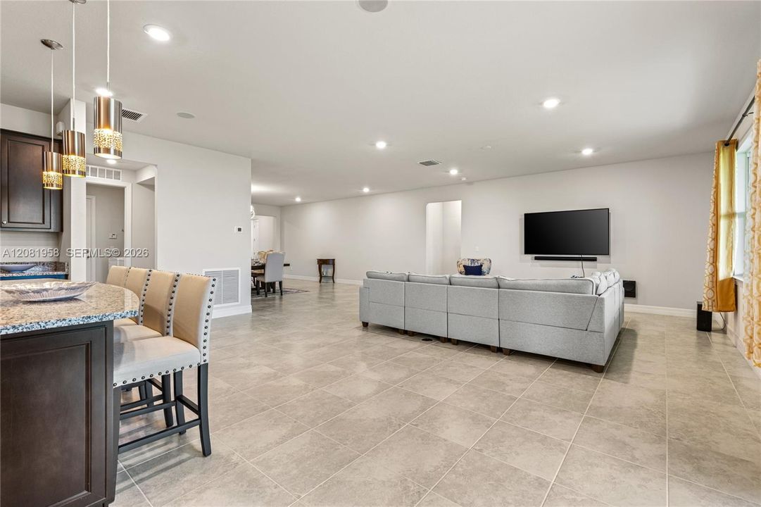 For Rent: $4,000 (5 beds, 3 baths, 2809 Square Feet)