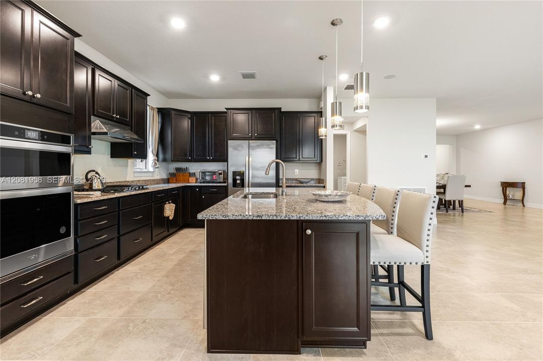 For Rent: $4,000 (5 beds, 3 baths, 2809 Square Feet)
