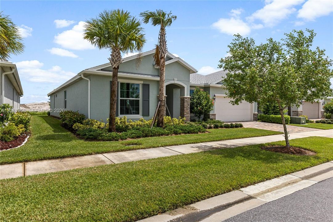 For Rent: $4,000 (5 beds, 3 baths, 2809 Square Feet)
