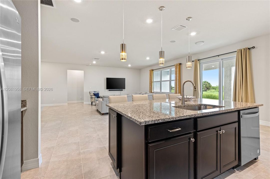For Rent: $4,000 (5 beds, 3 baths, 2809 Square Feet)