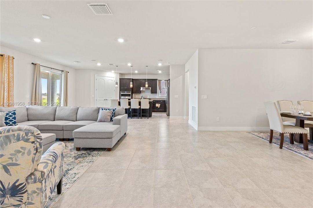 For Rent: $4,000 (5 beds, 3 baths, 2809 Square Feet)