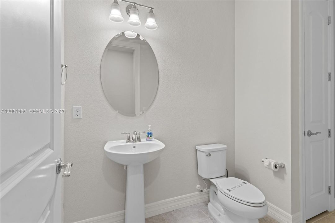 For Rent: $4,000 (5 beds, 3 baths, 2809 Square Feet)