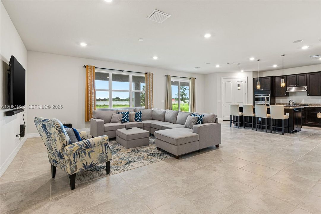 For Rent: $4,000 (5 beds, 3 baths, 2809 Square Feet)