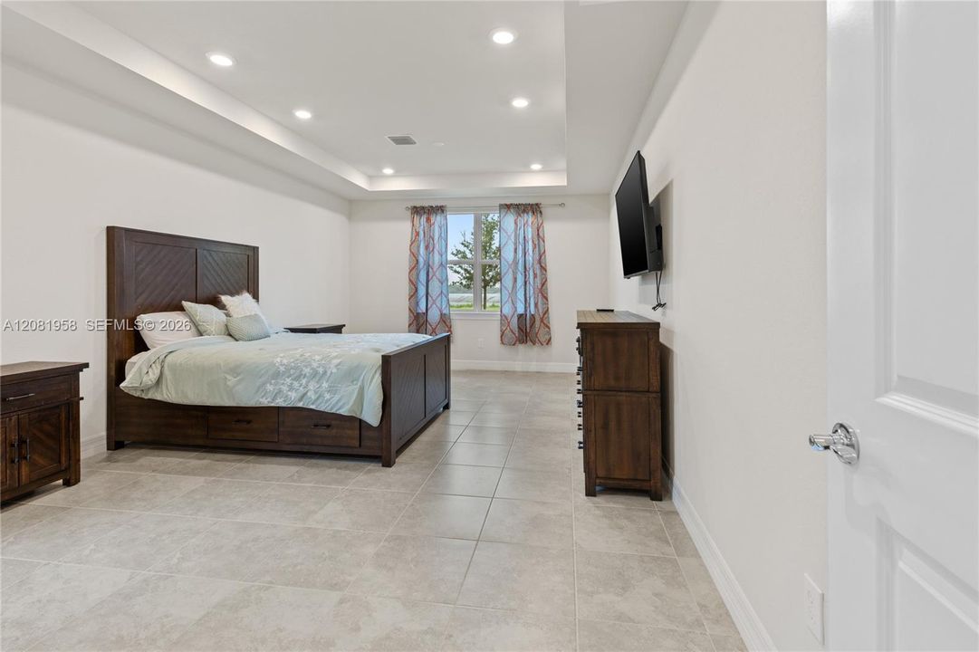 For Rent: $4,000 (5 beds, 3 baths, 2809 Square Feet)