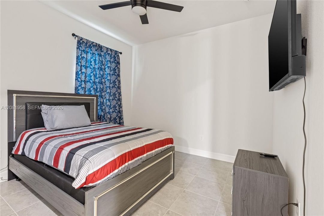 For Rent: $4,000 (5 beds, 3 baths, 2809 Square Feet)