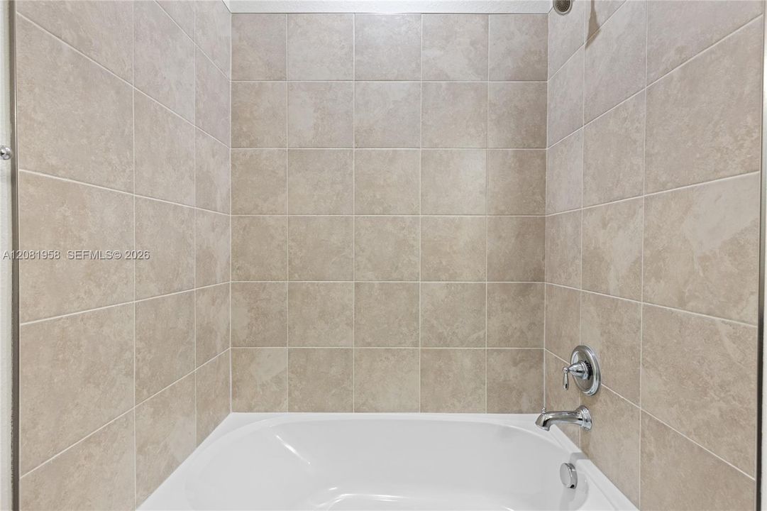 For Rent: $4,000 (5 beds, 3 baths, 2809 Square Feet)