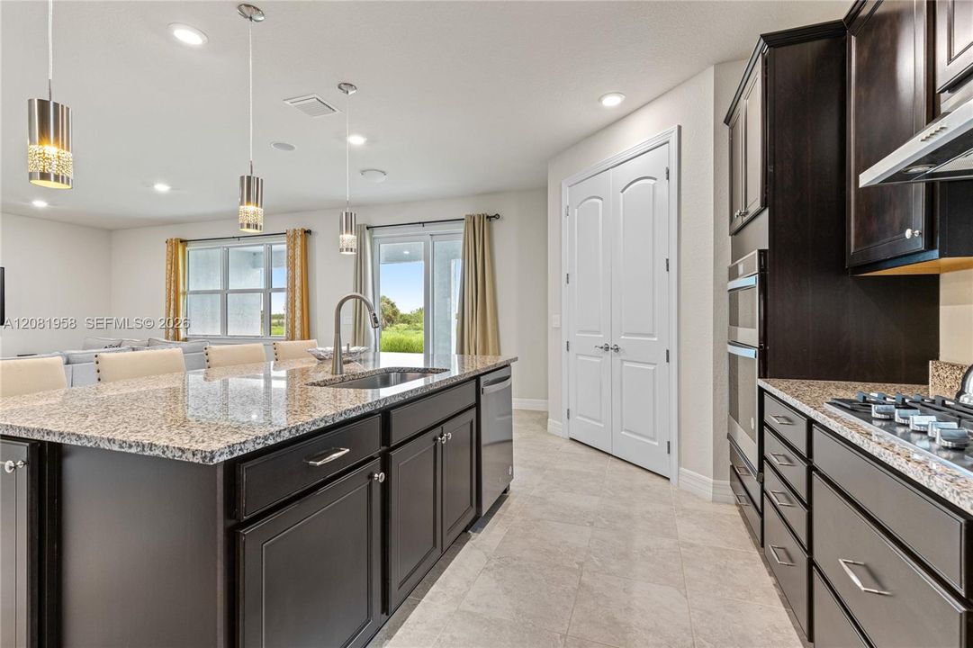 For Rent: $4,000 (5 beds, 3 baths, 2809 Square Feet)