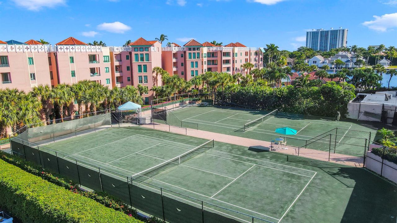Mizner Court - 2 Private Tennis Courts