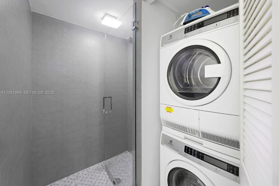 В аренду: $3,750 (1 спален, 2 ванн, 1200 Квадратных фут)
