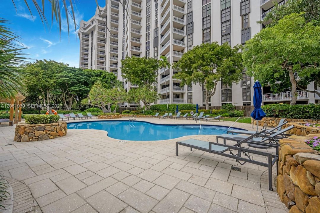 В аренду: $3,750 (1 спален, 2 ванн, 1200 Квадратных фут)