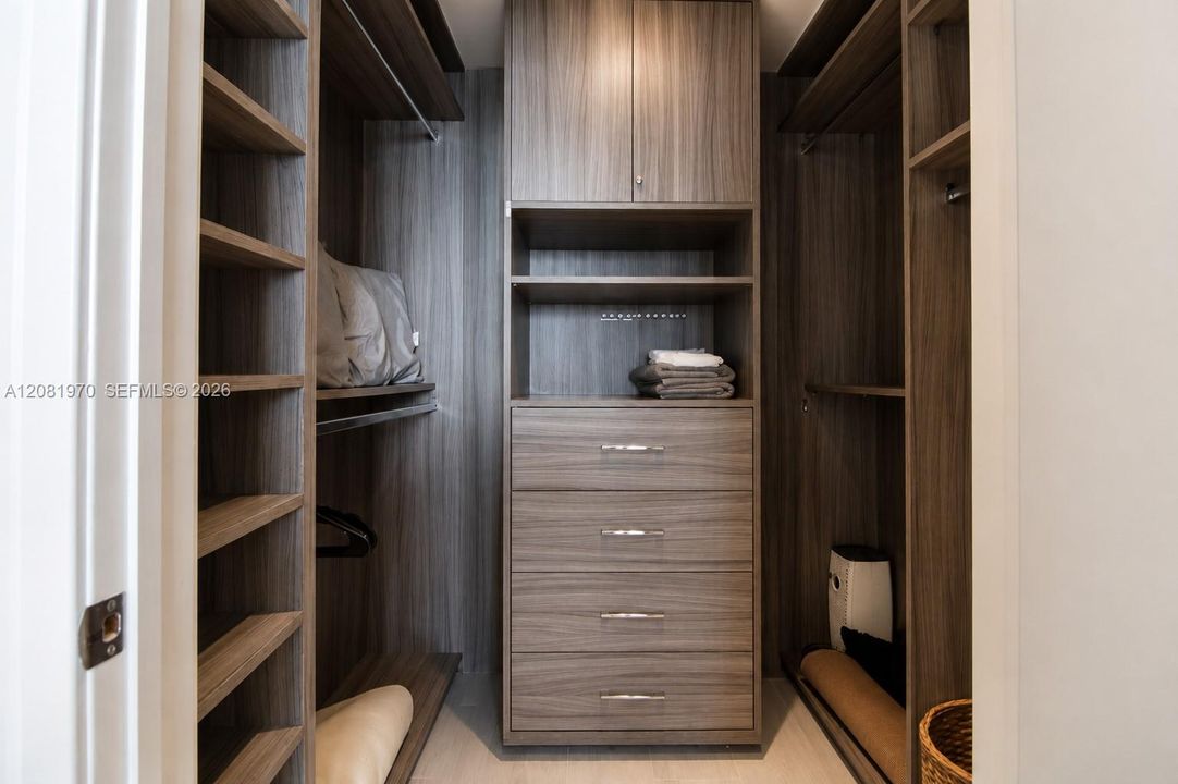 На продажу: $759,900 (2 спален, 2 ванн, 1073 Квадратных фут)