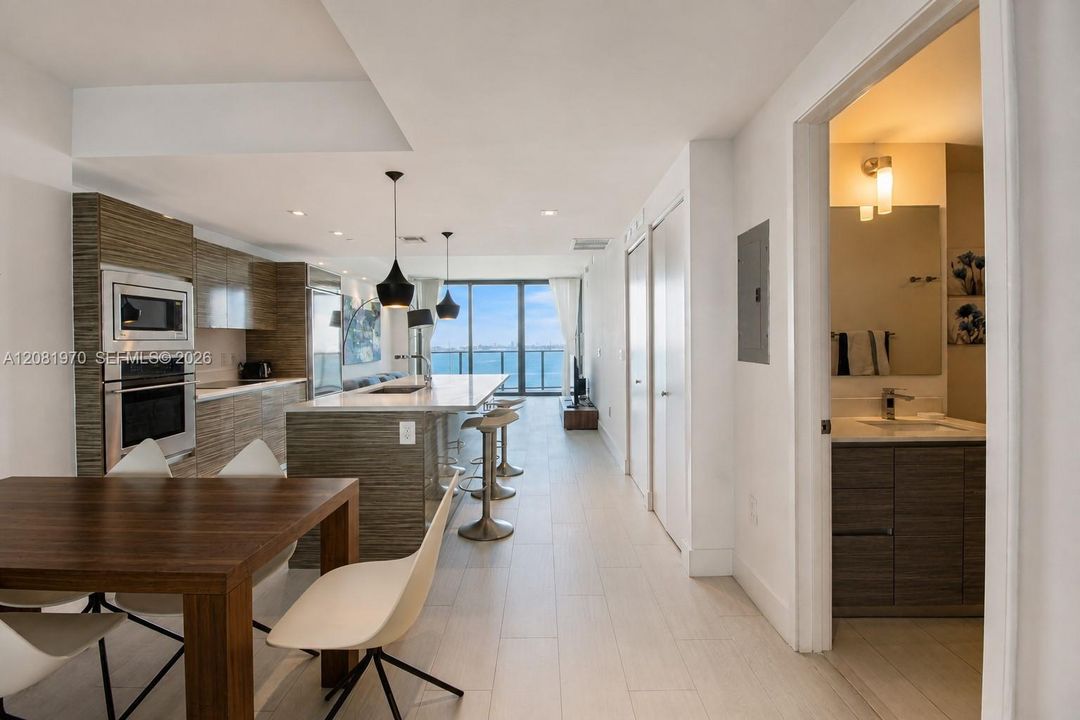 На продажу: $759,900 (2 спален, 2 ванн, 1073 Квадратных фут)