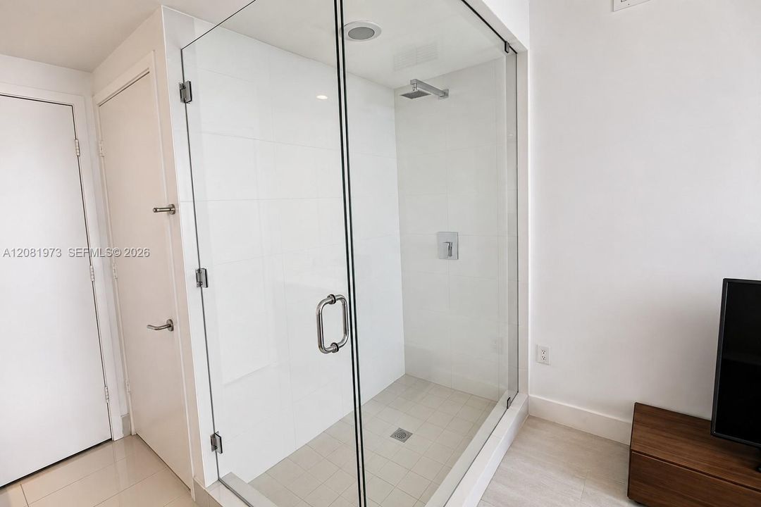 For Rent: $4,950 (2 beds, 2 baths, 1073 Square Feet)